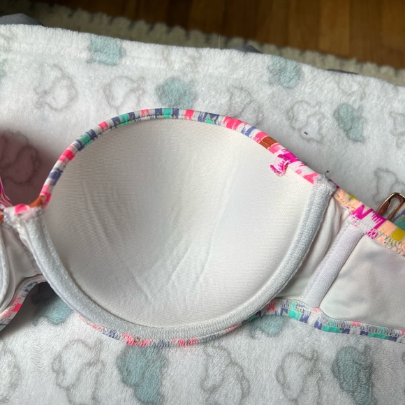 Victoria’s Secret Bikini top size 34C - Picture 7 of 8